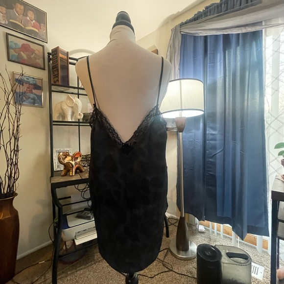 Miscellaneous and various pretty and practical bras with a camisole is included - Picture 11 of 11